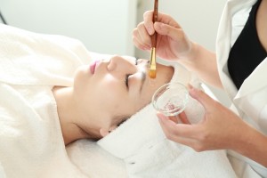 ニキビ治療　美容皮膚科　ケミカルピーリング　保険適用外