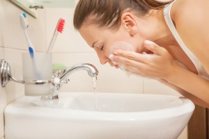 クレンジング　洗い流すタイプ　特徴　洗浄力　肌の保護
