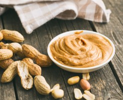 ピーナッツ　ニキビ　悪化の原因　脂質