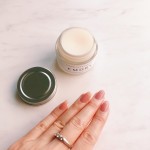 ハンドクリームは指輪をつけながら塗る事はできるのか？