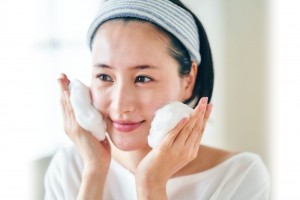洗顔　方法　ぬるま湯　優しく